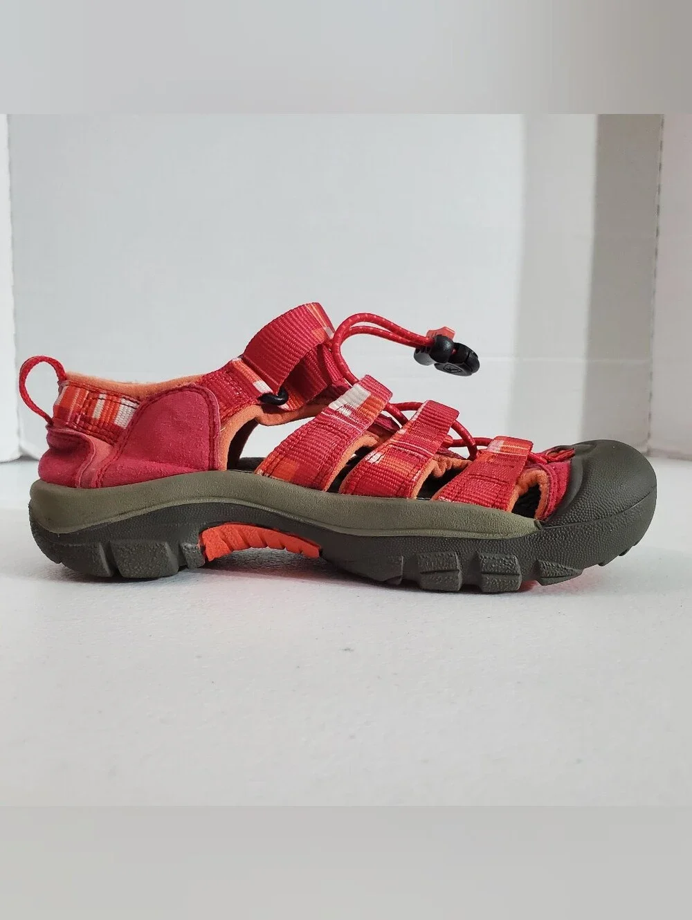 KEEN Kids US1 EU 33 Red Multi Sandal - Comfortable Closed-Toe Water Shoe